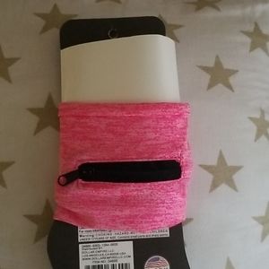 Zippered pocket bracelet